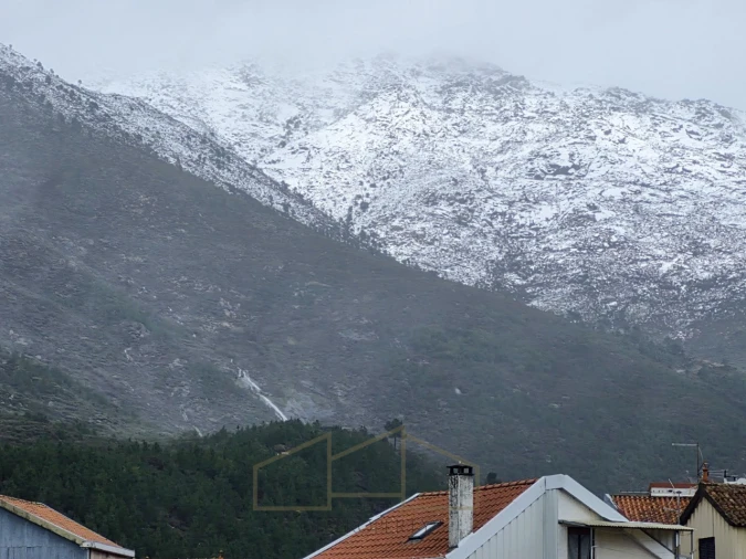 Moradia T3 para Venda em Cortes do Meio Foto 24