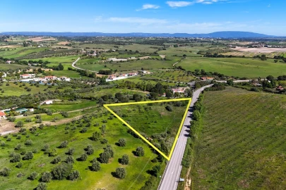 Armazém para Venda em Achete, Azoia de Baixo e Póvoa de Santarém