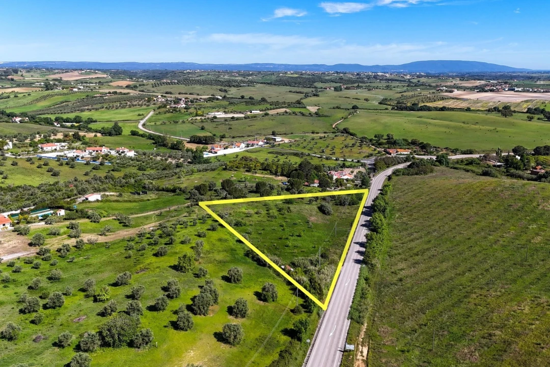 Armazém para Venda em Achete, Azoia de Baixo e Póvoa de Santarém Foto 1