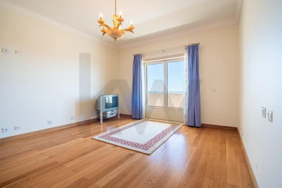 Moradia T4 para Venda em Águas Livres