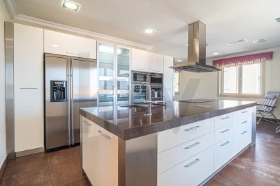 Moradia T4 para Venda em Águas Livres