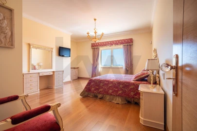 Moradia T4 para Venda em Águas Livres