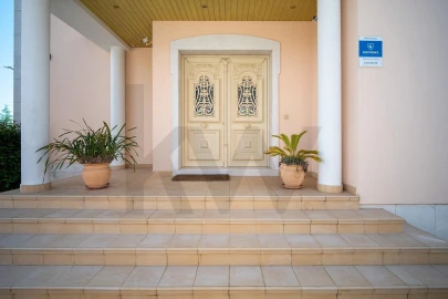 Moradia T4 para Venda em Águas Livres