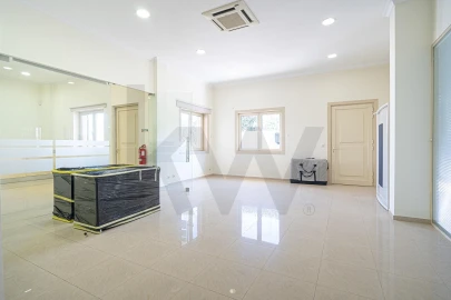 Moradia T4 para Venda em Águas Livres