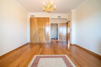 Moradia T4 para Venda em Águas Livres