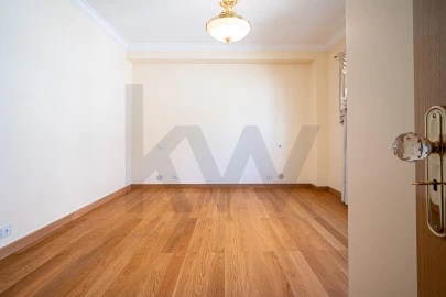 Moradia T4 para Venda em Águas Livres