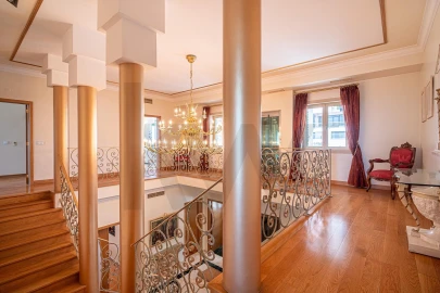 Moradia T4 para Venda em Águas Livres