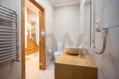 Moradia T4 para Venda em Águas Livres