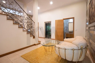 Moradia T4 para Venda em Águas Livres