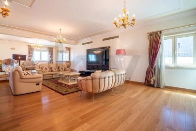 Moradia T4 para Venda em Águas Livres