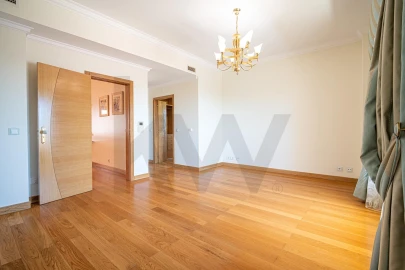 Moradia T4 para Venda em Águas Livres