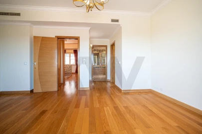 Moradia T4 para Venda em Águas Livres