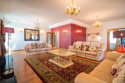 Moradia T4 para Venda em Águas Livres