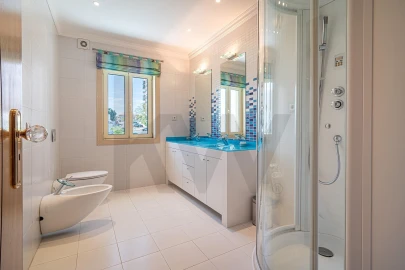 Moradia T4 para Venda em Águas Livres