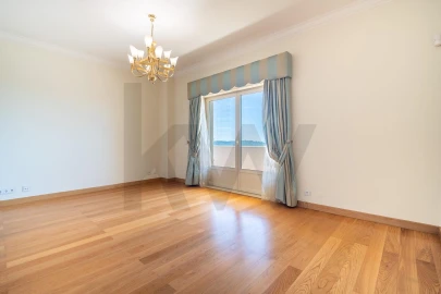 Moradia T4 para Venda em Águas Livres