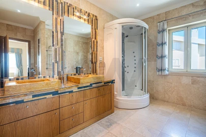 Moradia T4 para Venda em Águas Livres