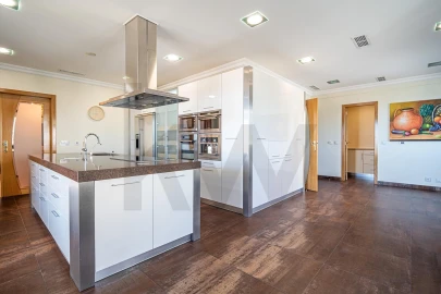 Moradia T4 para Venda em Águas Livres