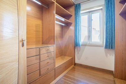 Moradia T4 para Venda em Águas Livres