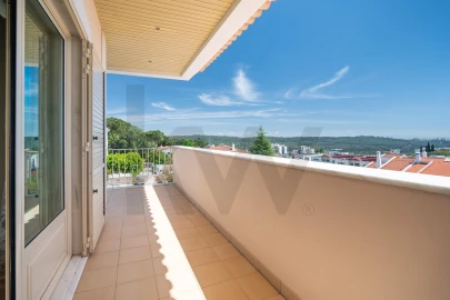 Moradia T4 para Venda em Águas Livres