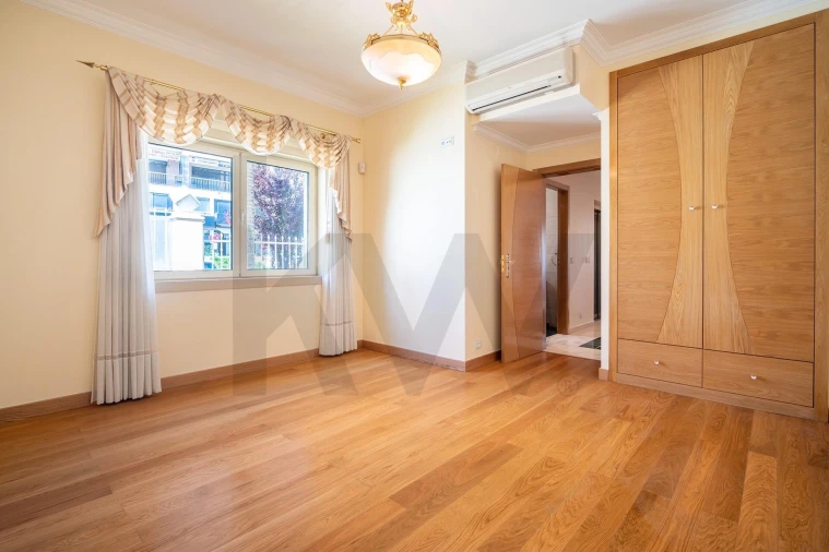 Moradia T4 para Venda em Águas Livres Foto 14