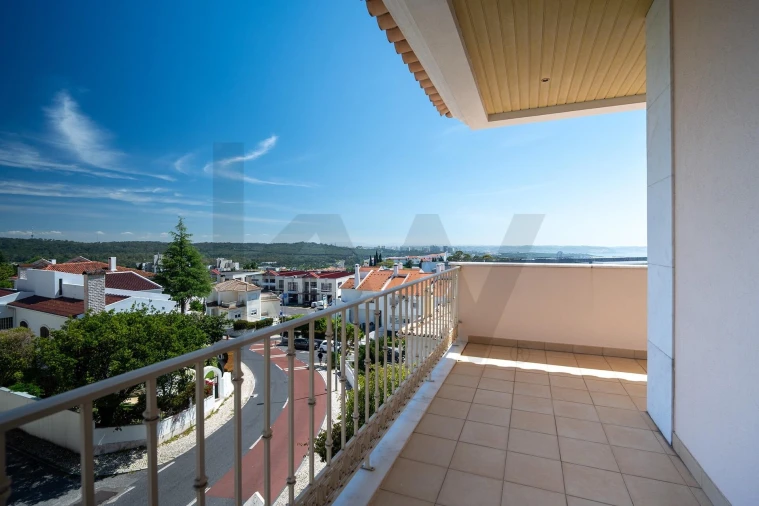 Moradia T4 para Venda em Águas Livres Foto 32