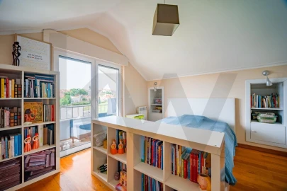 Moradia T5 para Venda em São Domingos de Rana