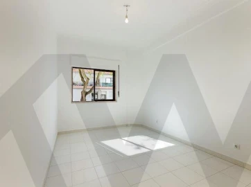 Apartamento T1 para Venda em Charneca de Caparica e Sobreda