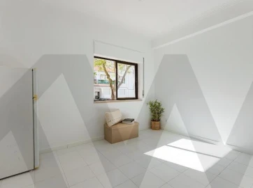 Apartamento T1 para Venda em Charneca de Caparica e Sobreda