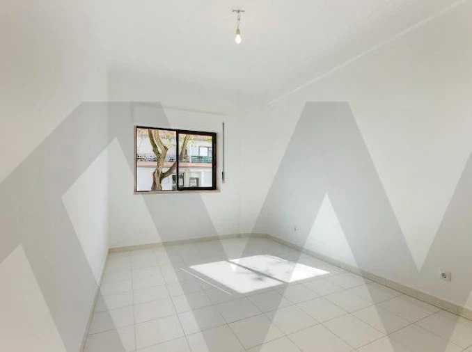 Apartamento T1 para Venda em Charneca de Caparica e Sobreda Foto 13