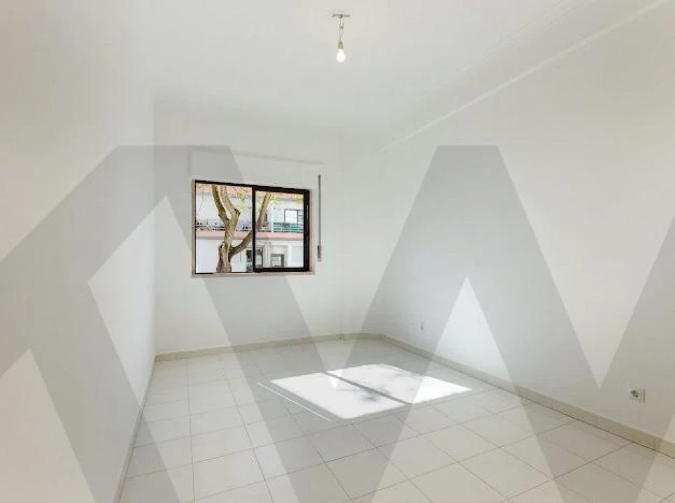 Apartamento T1 para Venda em Charneca de Caparica e Sobreda Foto 13