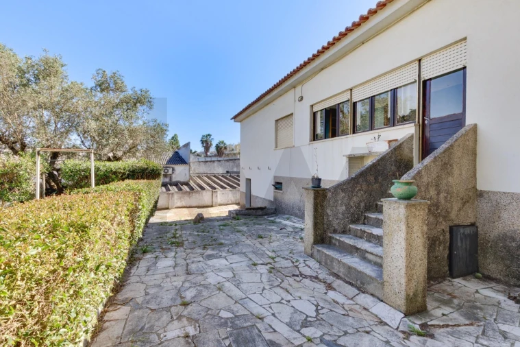 Moradia T4 para Venda em Loures Foto 63