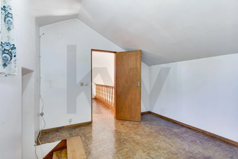 Moradia T4 para Venda em Loures Foto 38