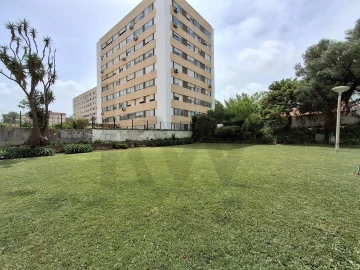 Apartamento T3 para Arrendamento em Carnide