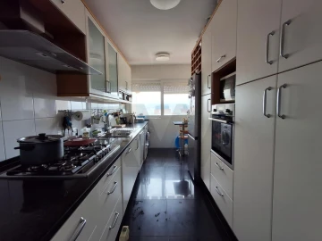 Apartamento T3 para Arrendamento em Carnide