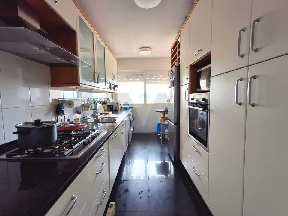 Apartamento T3 para Arrendamento em Carnide Foto 5