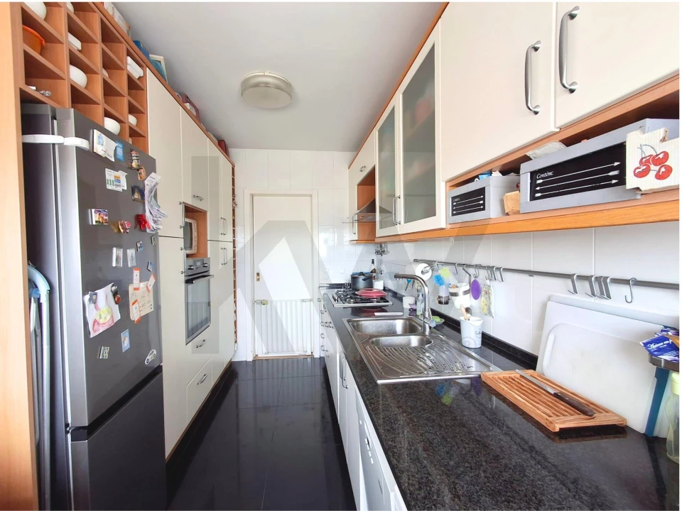 Apartamento T3 para Arrendamento em Carnide Foto 6