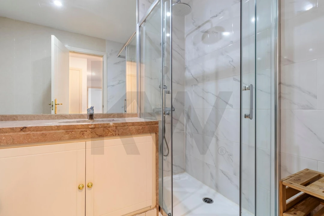 Apartamento T4 para Venda em Campolide Foto 22