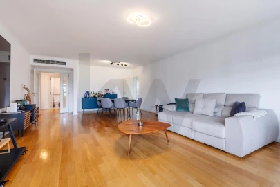 Apartamento T4 para Venda em Campolide