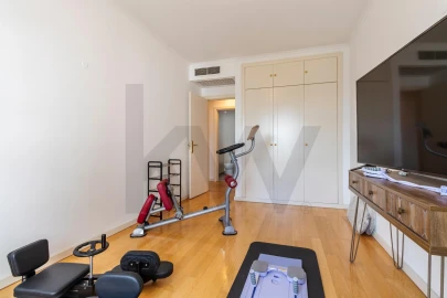 Apartamento T4 para Venda em Campolide