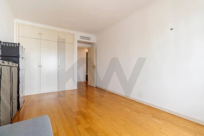 Apartamento T4 para Venda em Campolide