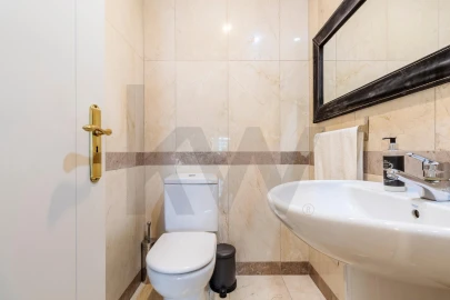 Apartamento T4 para Venda em Campolide