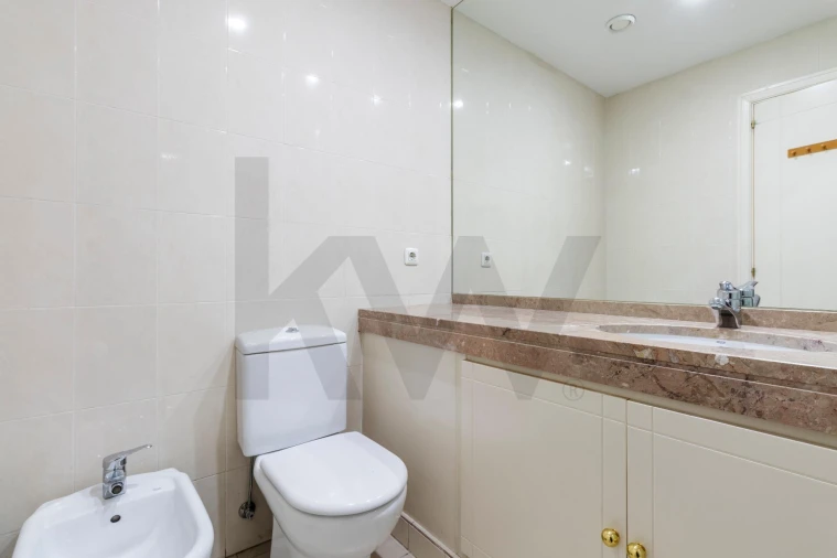 Apartamento T4 para Venda em Campolide Foto 23