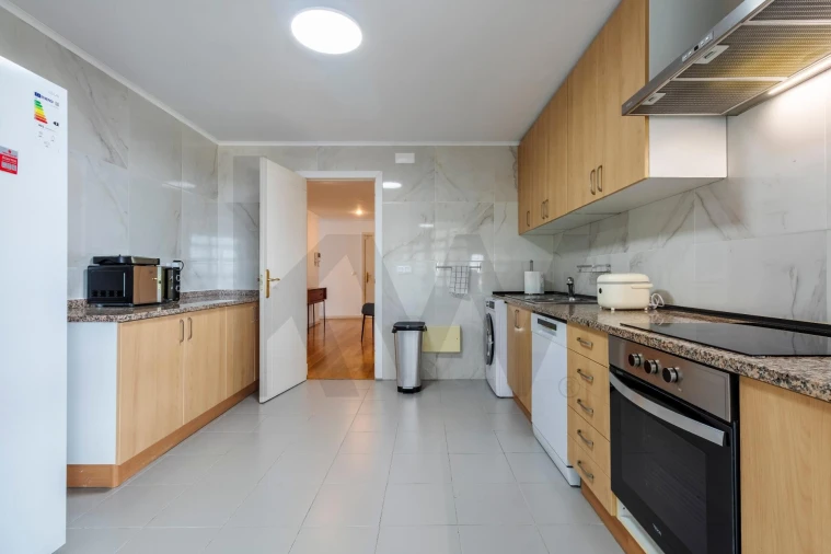 Apartamento T4 para Venda em Campolide Foto 15