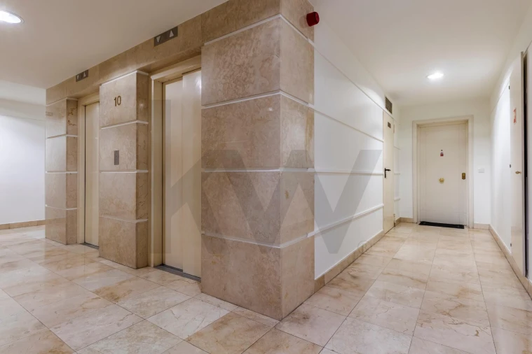 Apartamento T4 para Venda em Campolide Foto 45