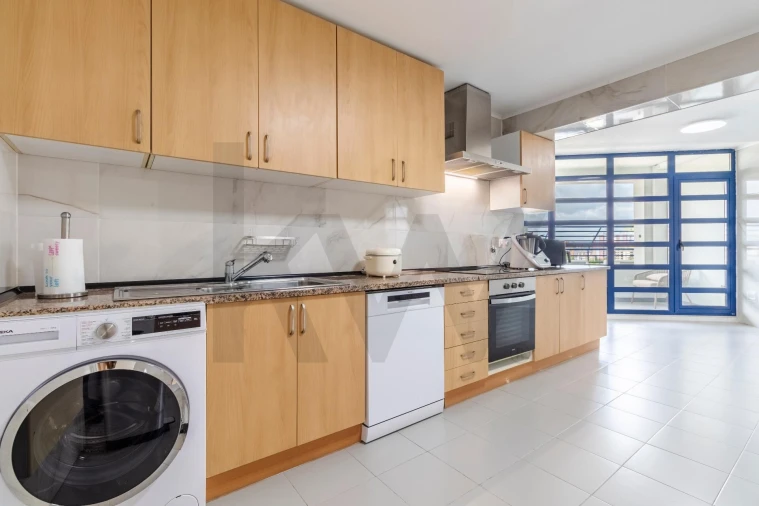 Apartamento T4 para Venda em Campolide Foto 8