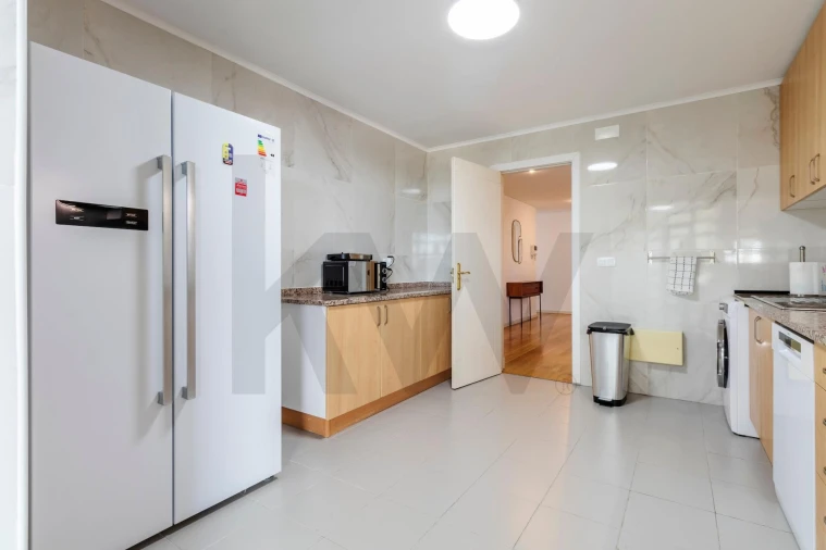 Apartamento T4 para Venda em Campolide Foto 16