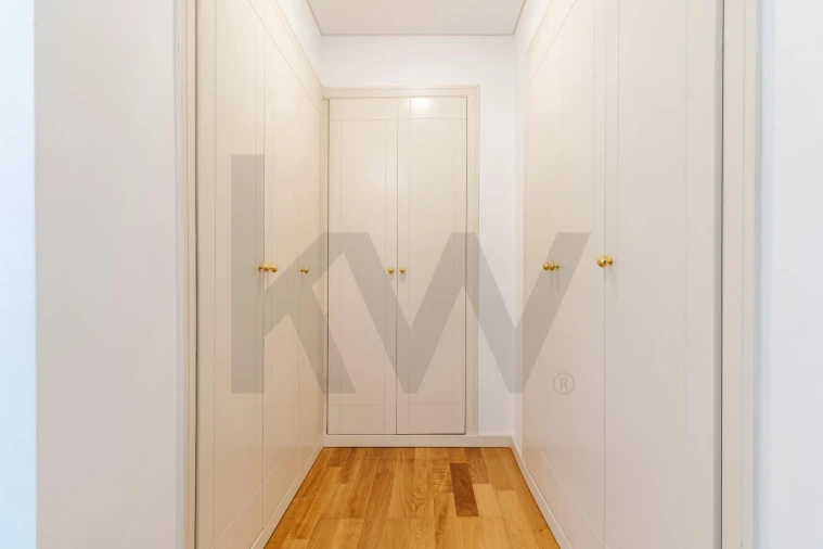 Apartamento T4 para Venda em Campolide Foto 32