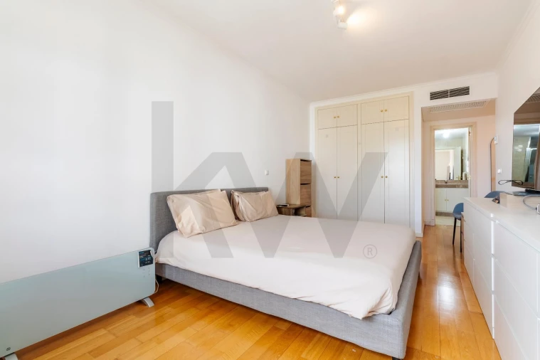 Apartamento T4 para Venda em Campolide Foto 36