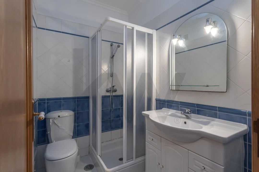 Apartamento T2 para Venda em Caparica e Trafaria Foto 11