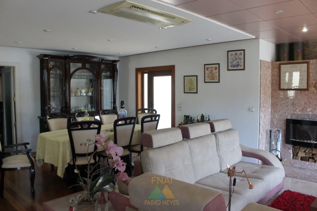 Moradia T4 para Venda em Sequeira Foto 16